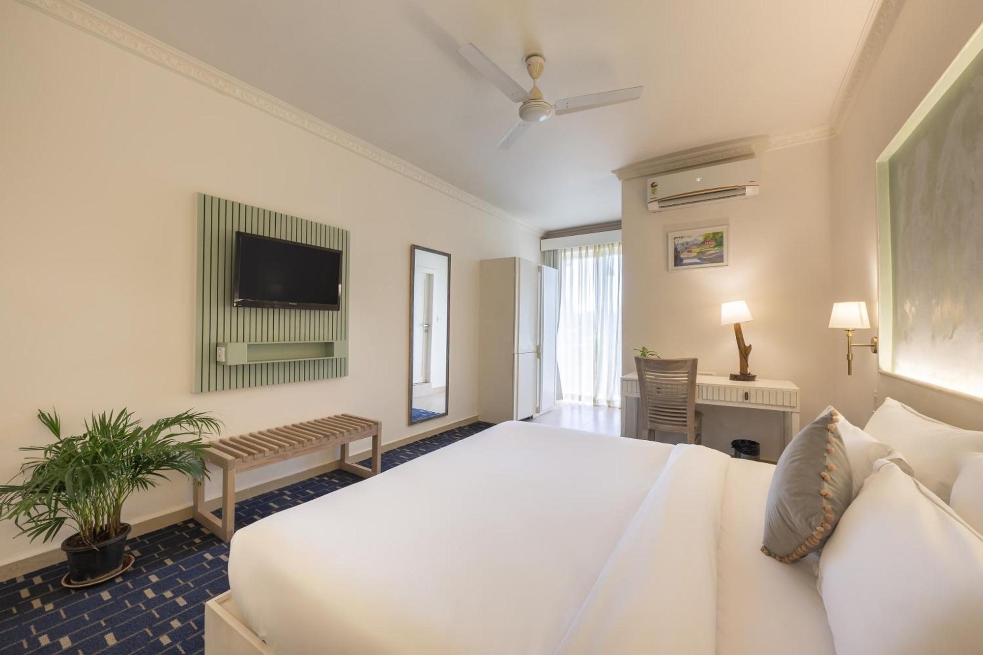 Echor Samara Morjim Goa Sea View Restro Hotel Exterior foto